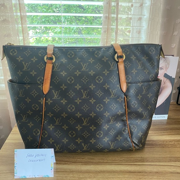Louis Vuitton Handbags - Louis Vuitton Totally GM